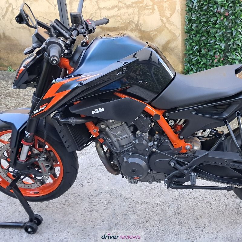 Image #2; Pirelli DIABLO SUPERCORSA V2 (SC), 180/55 R17 W;  