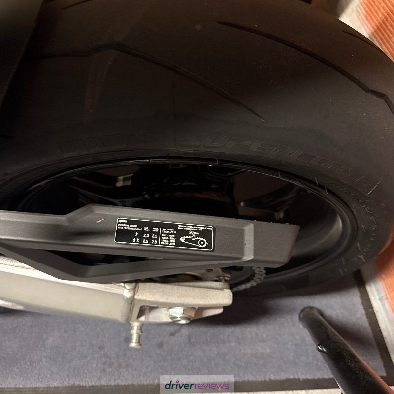 Image #1; Pirelli DIABLO SUPERCORSA V3 (SP), 200/55 R17 W; Aprilia Tuono