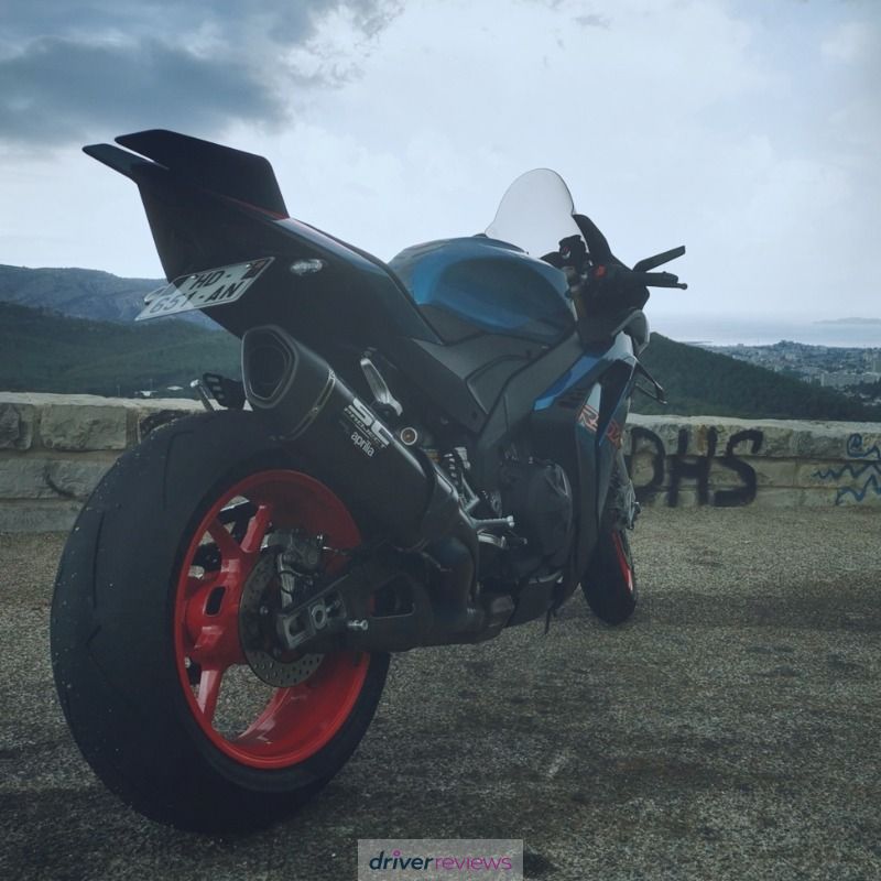 Image #1; Pirelli DIABLO SUPERCORSA V4 (SC), 120/70 R17 V; Aprilia RSV 4
