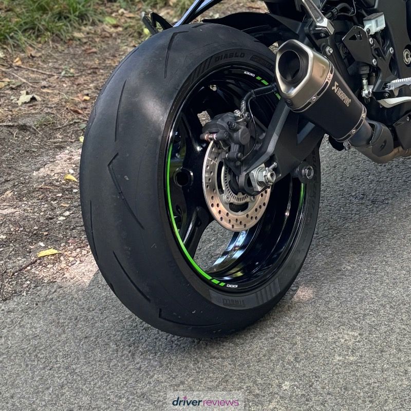 Image #3; Pirelli DIABLO SUPERCORSA V4 (SP), 120/70 R17 W;  