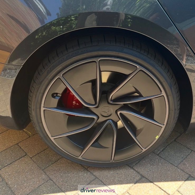 Pirelli P Zero 255/35 R19 at Blackcircles.com