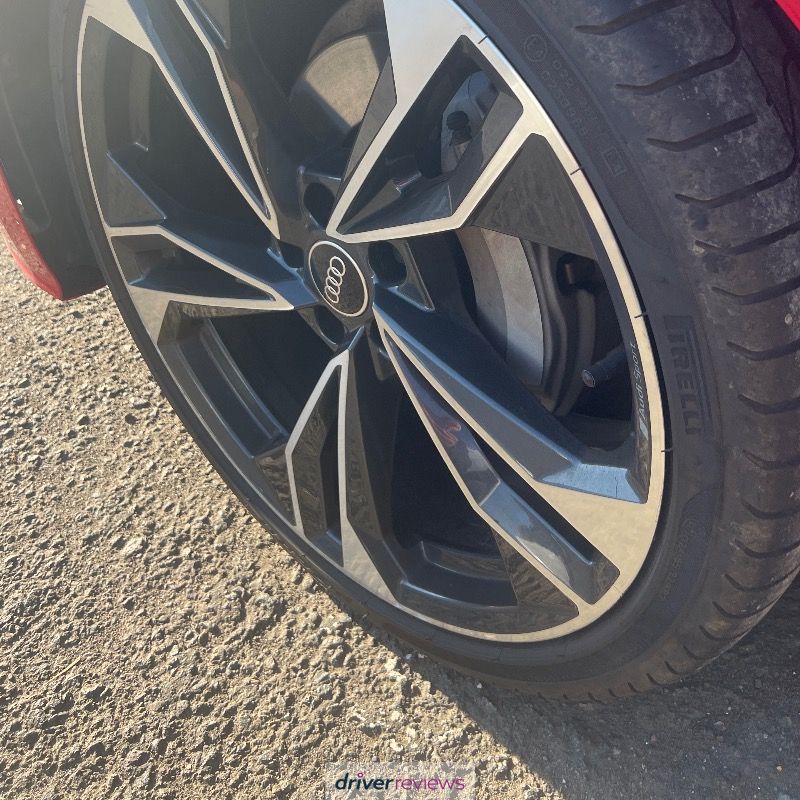 Pirelli P Zero 245/40 R19 at Blackcircles.com
