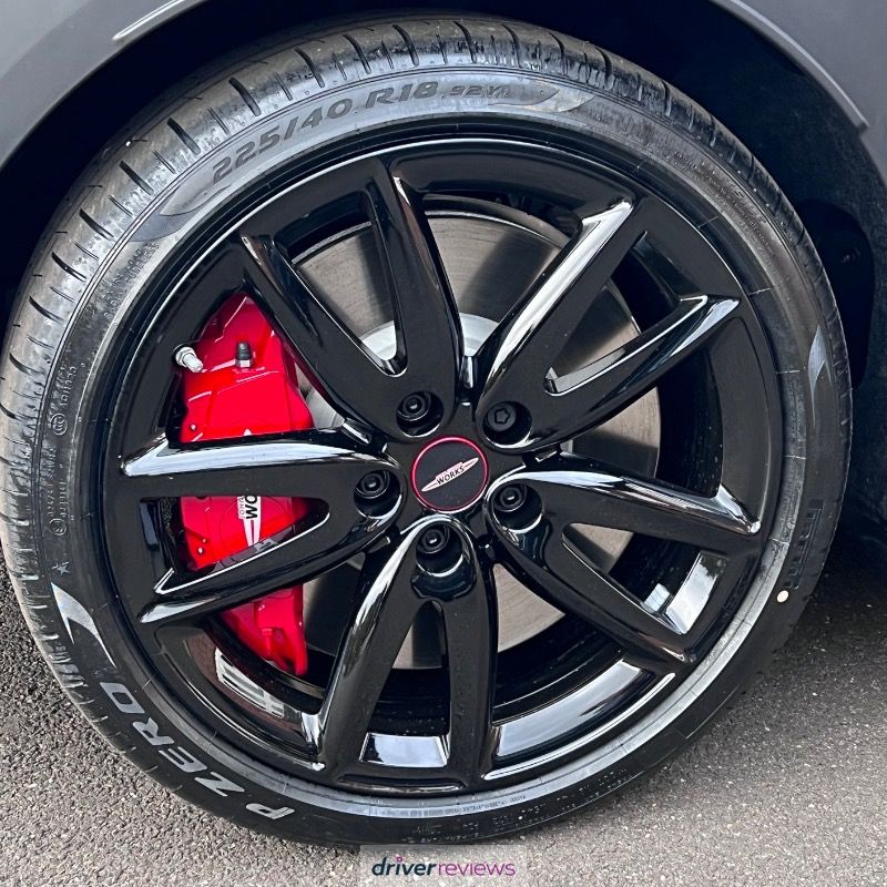 Pirelli P Zero (PZ4) 205/40 R18 at Blackcircles.com