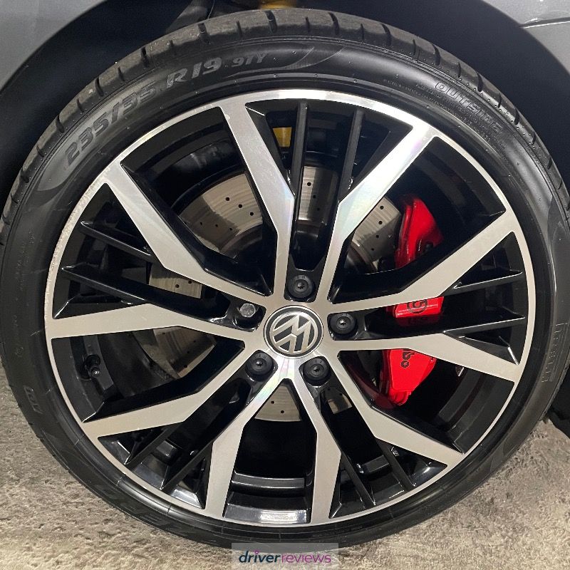 Image #2; Pirelli P Zero (PZ4), 235/35 R19 Y; Volkswagen Golf GTI