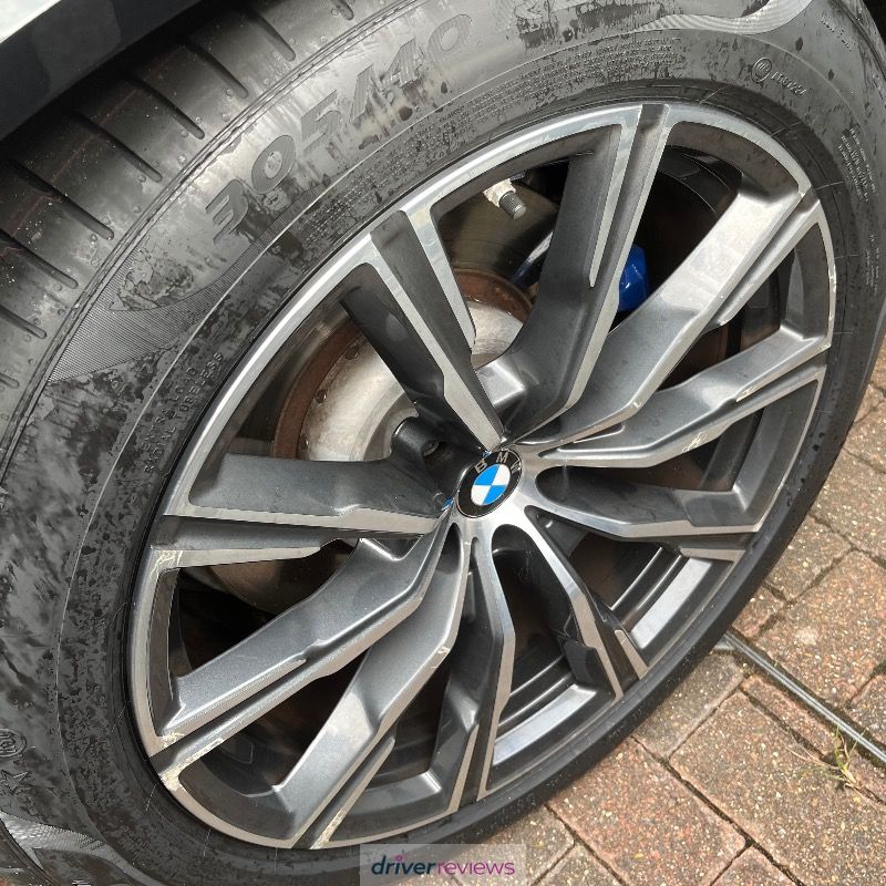 Pirelli P Zero (PZ4) 275/40 R19 at Blackcircles.com