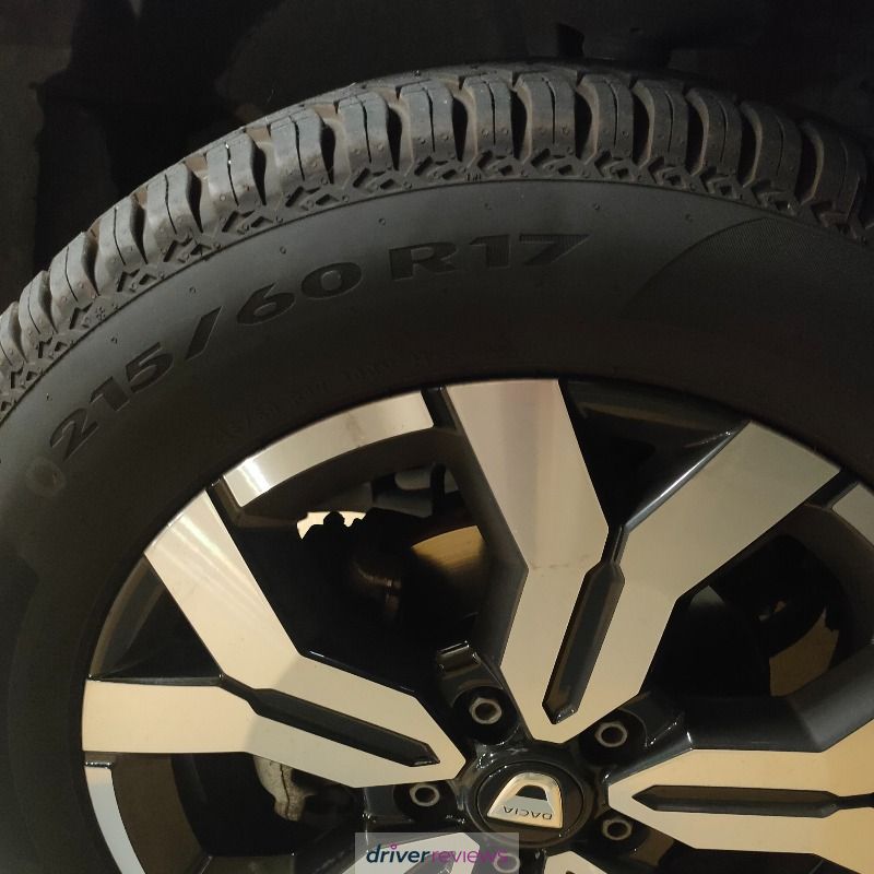 Image #2; Pirelli Powergy All Season SF, 215/60 R17 V; Dacia Duster