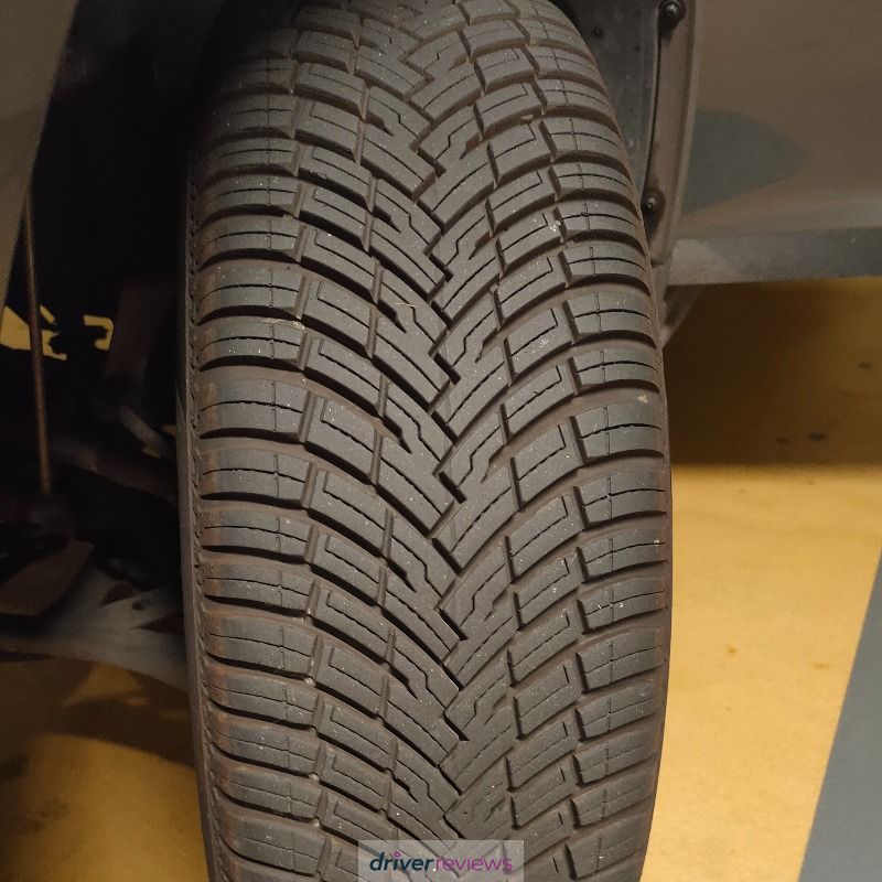 Image #1; Pirelli Powergy All Season SF, 215/60 R17 V; Dacia Duster