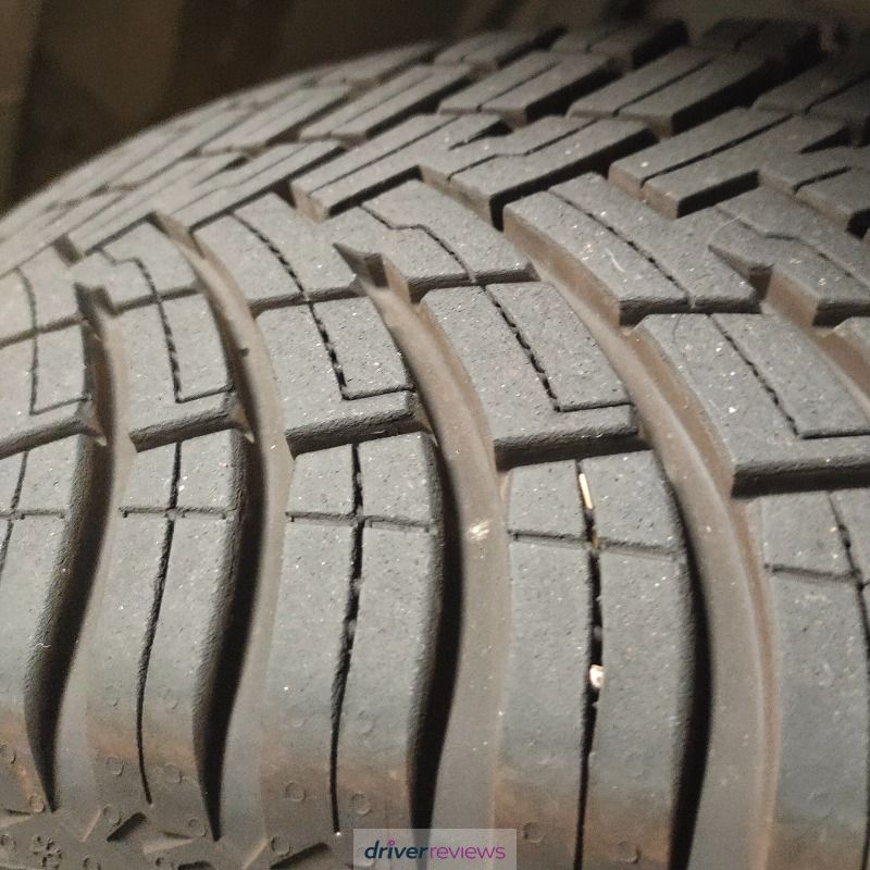 Image #3; Pirelli Powergy All Season SF, 215/60 R17 V; Dacia Duster