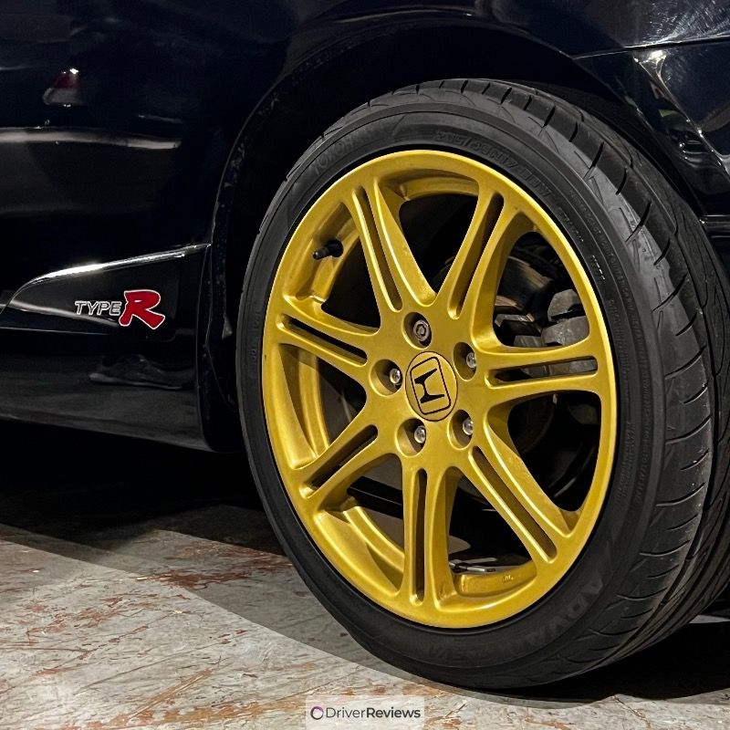 Yokohama Advan Fleva V701 205/45 R17 at Blackcircles.com