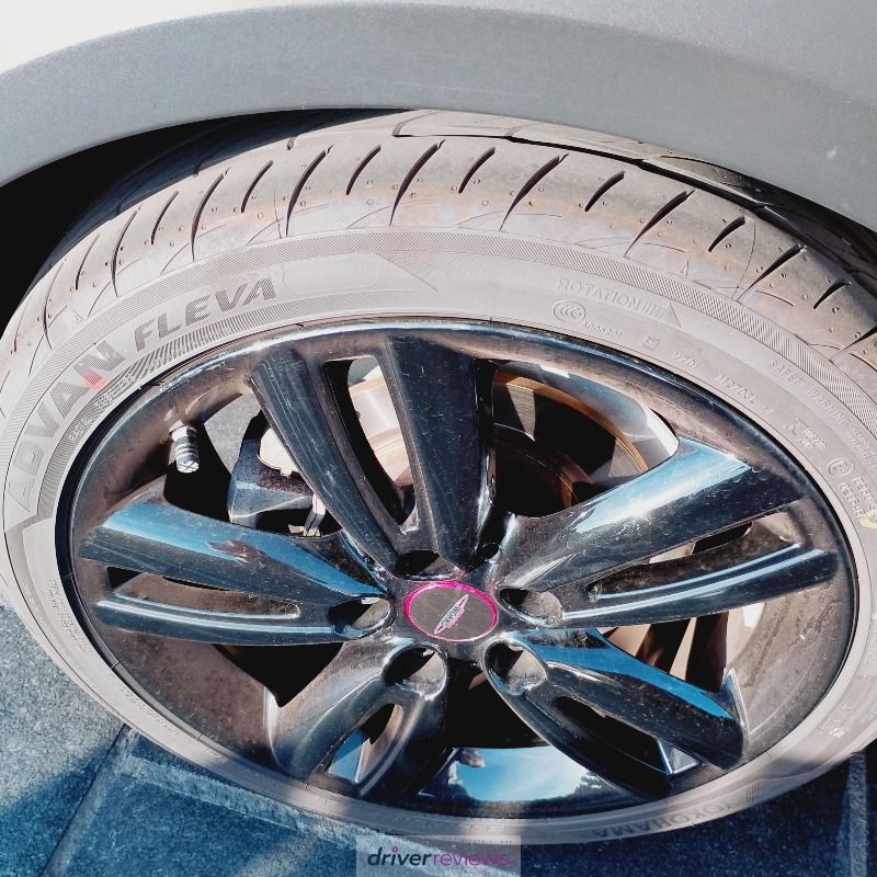 Yokohama Advan Fleva V701 245/40 R18 at Blackcircles.com