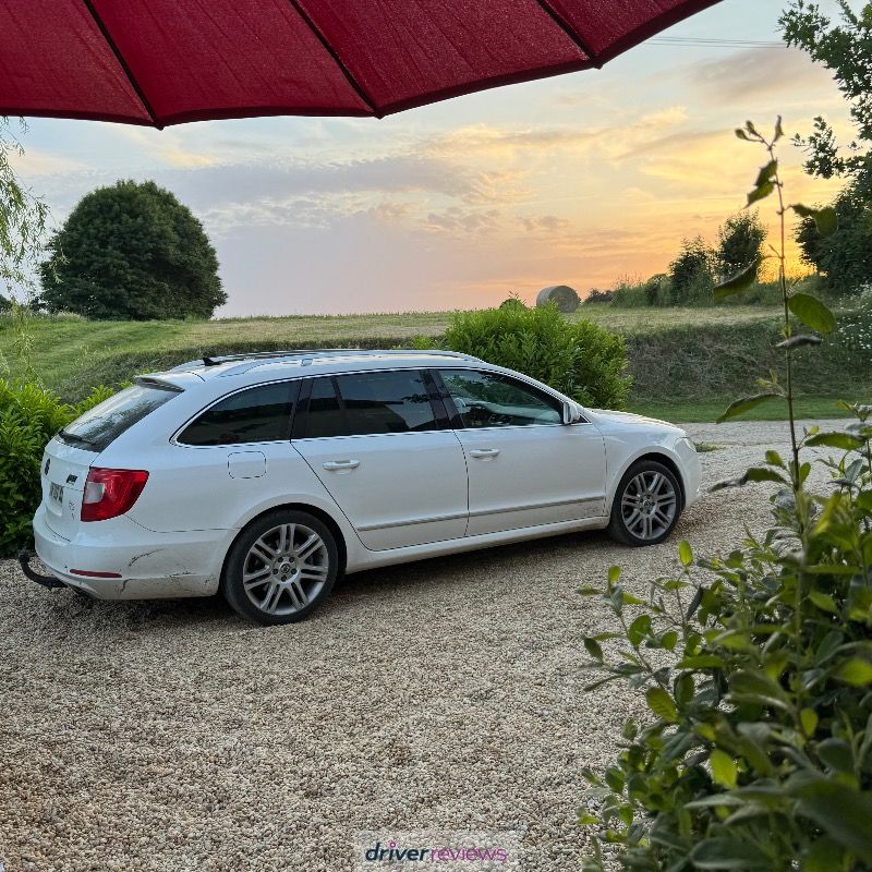 Image #3; Yokohama Advan Fleva V701, 225/40 R18 W; Skoda Superb