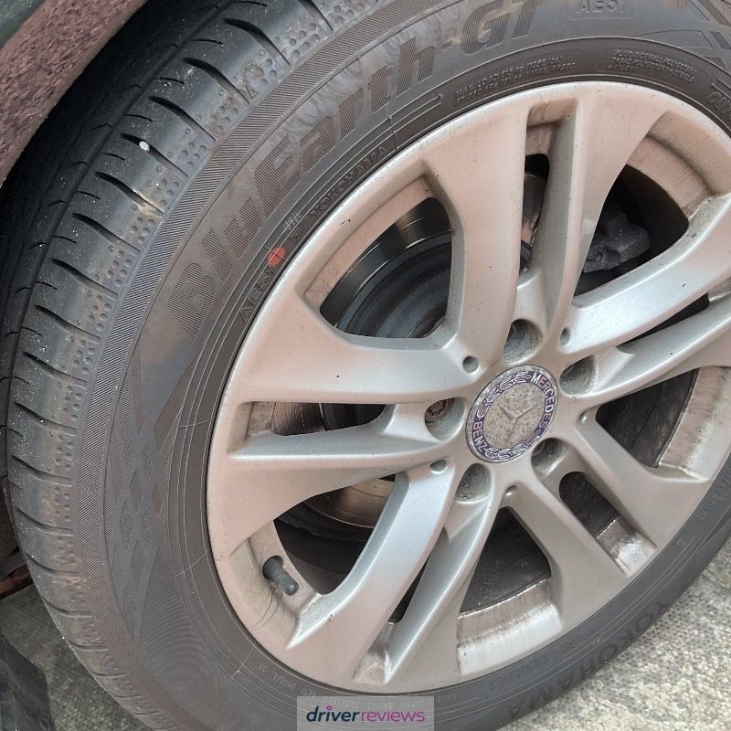 Yokohama BluEarth ES32 215/60 R16 at Blackcircles.com