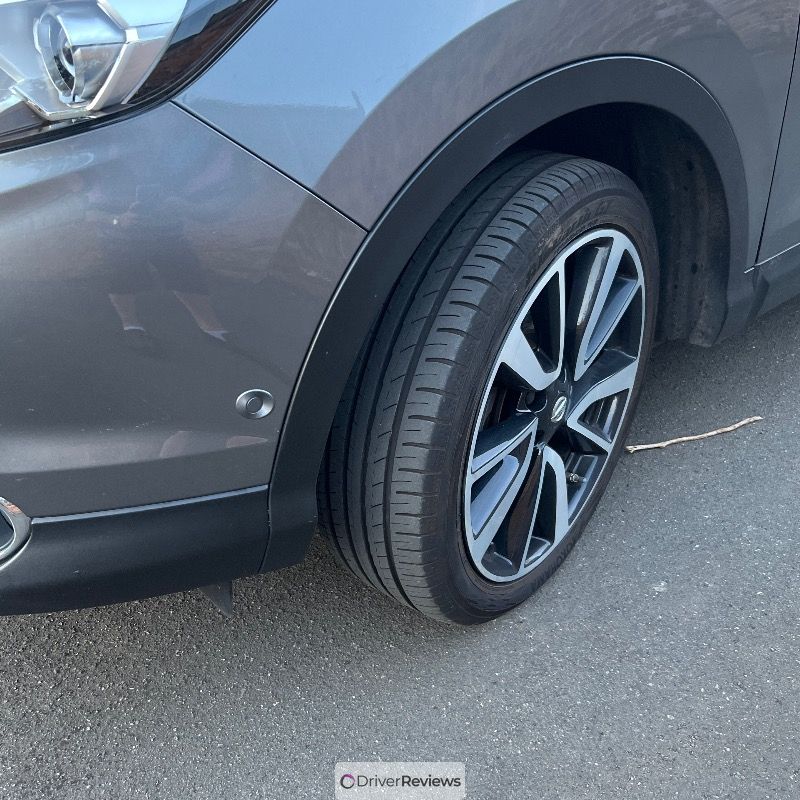 Yokohama BluEarth-GT AE51 245/40 R19 at Blackcircles.com