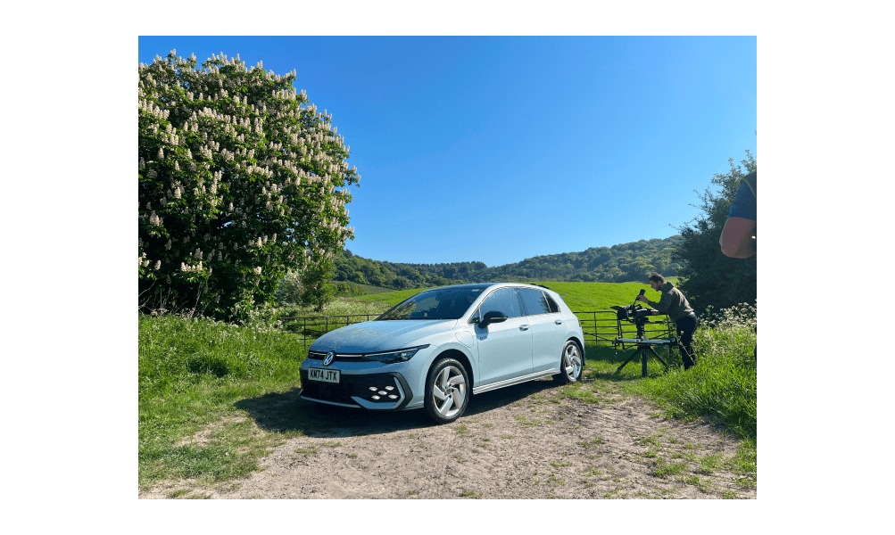 Bild des Volkswagen Golf GTE Mk8.5 bei einer Videoproduktion