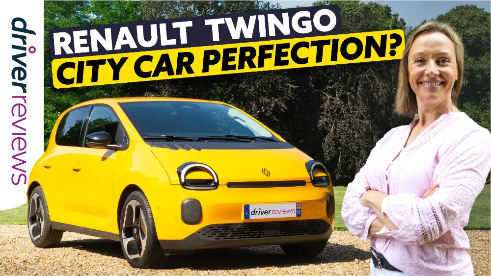Imagen en miniatura del Renault Twingo E-Tech con Vicki Butler-Henderson junto a un coche de pruebas amarillo