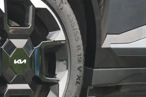 235/55 R19 V XL Reifen montiert auf Kia